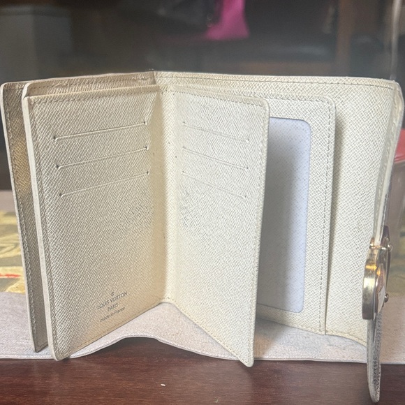 Louis Vuitton Cream and Brown Checkered Wallet - Picture 3 of 13